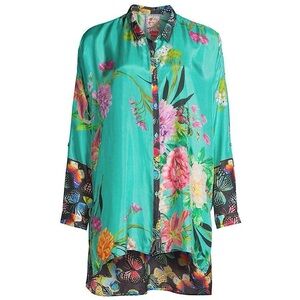 Johnny was “Panya Karis” silk button down